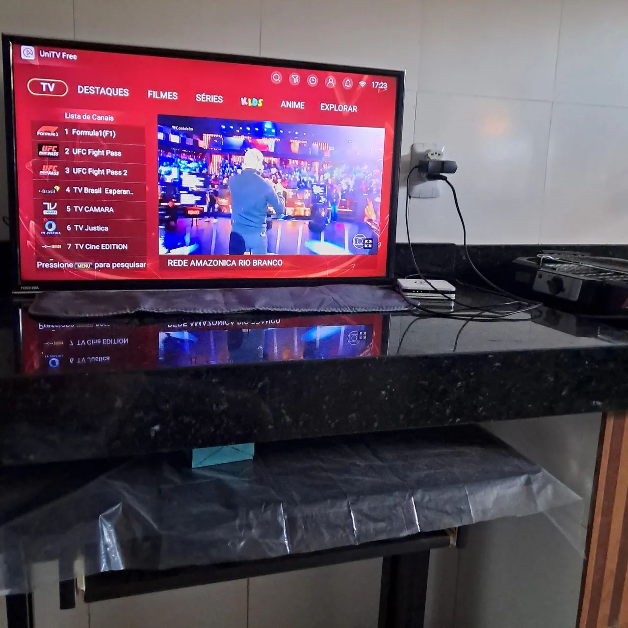 Tv de 32 polegadas, mas controle, (OBS: NÃO SMART) a mesma está funcionando perfeitamente  - Foto 4