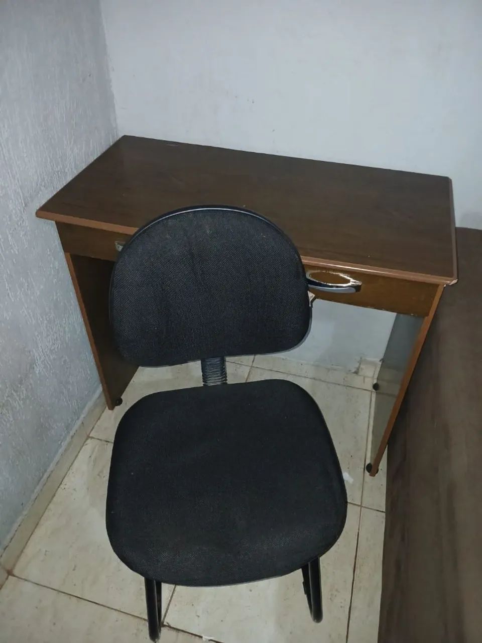 Escrivaninha +cadeira carapicuiba  - Foto 3