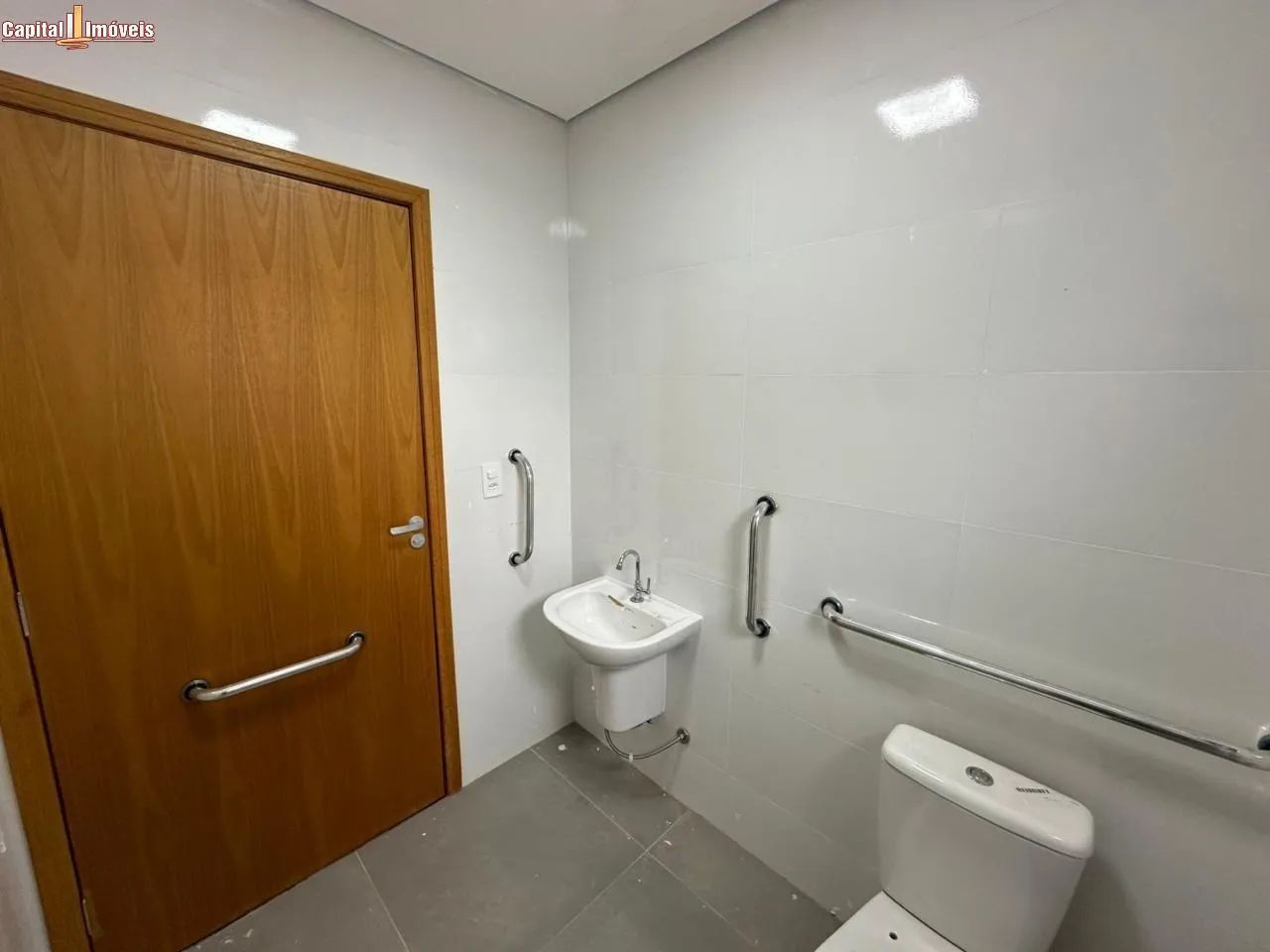 Salão com 3 WCs. (sendo 2 para deficiente), Mezanino, área externa e copa. Excelente local - Foto 3