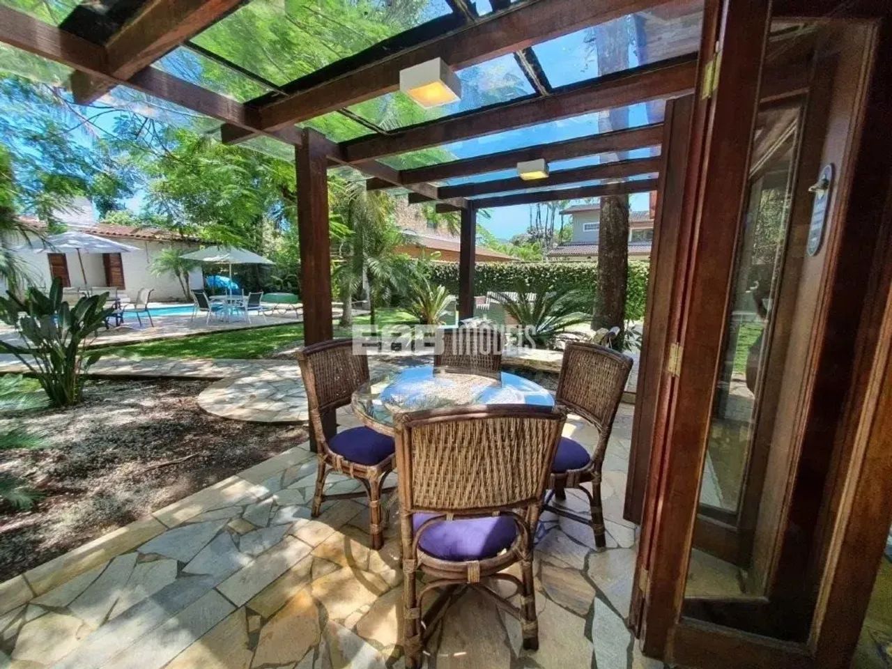 Casa com 5 dormitórios, piscina e extenso gramado em Itamambuca - Foto 4