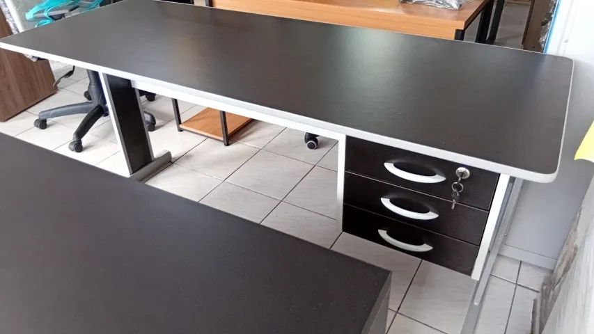 Mesa para escritório 1.60m   - Foto 2