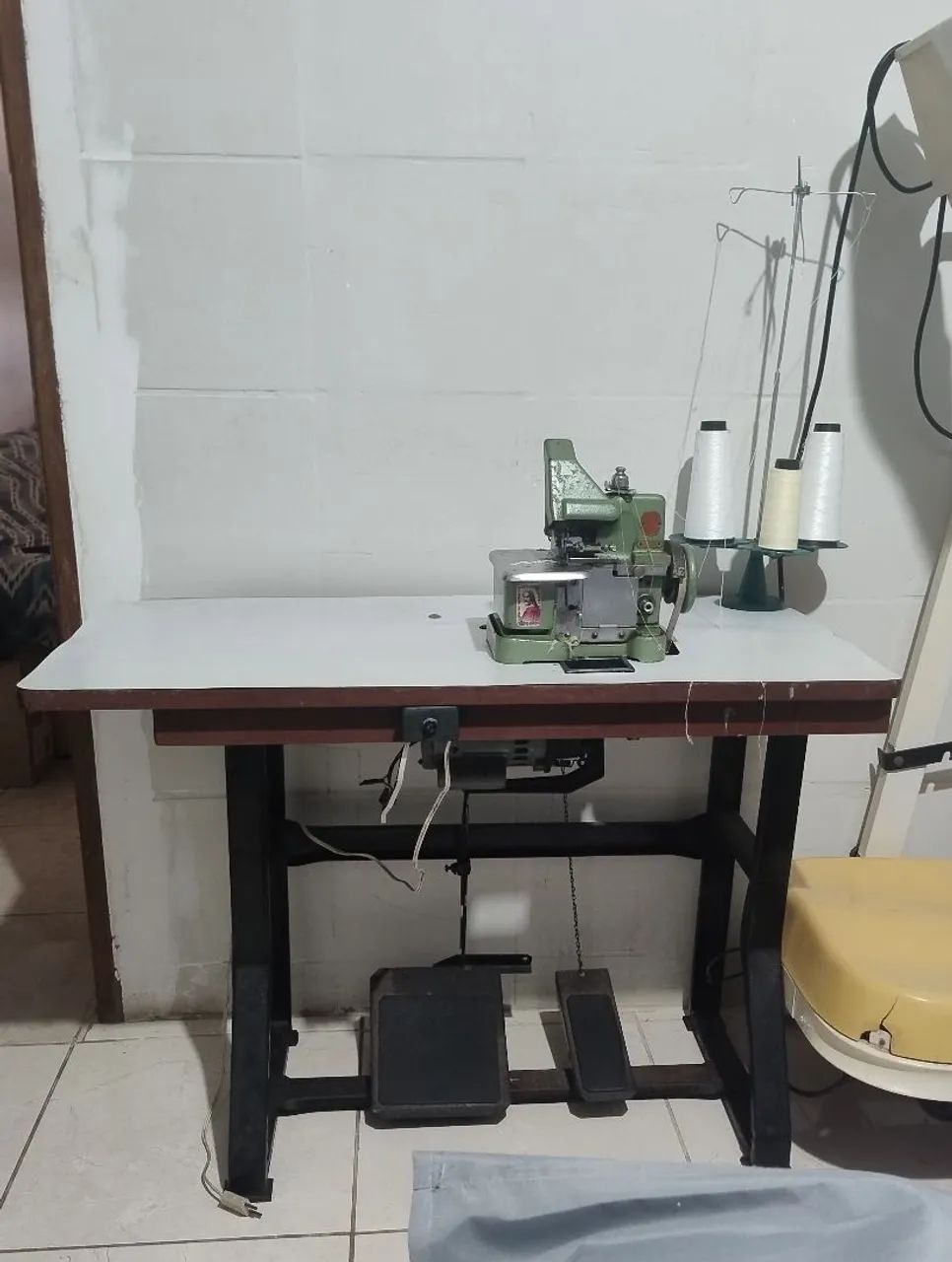 Vende-se uma Máquina Overlock