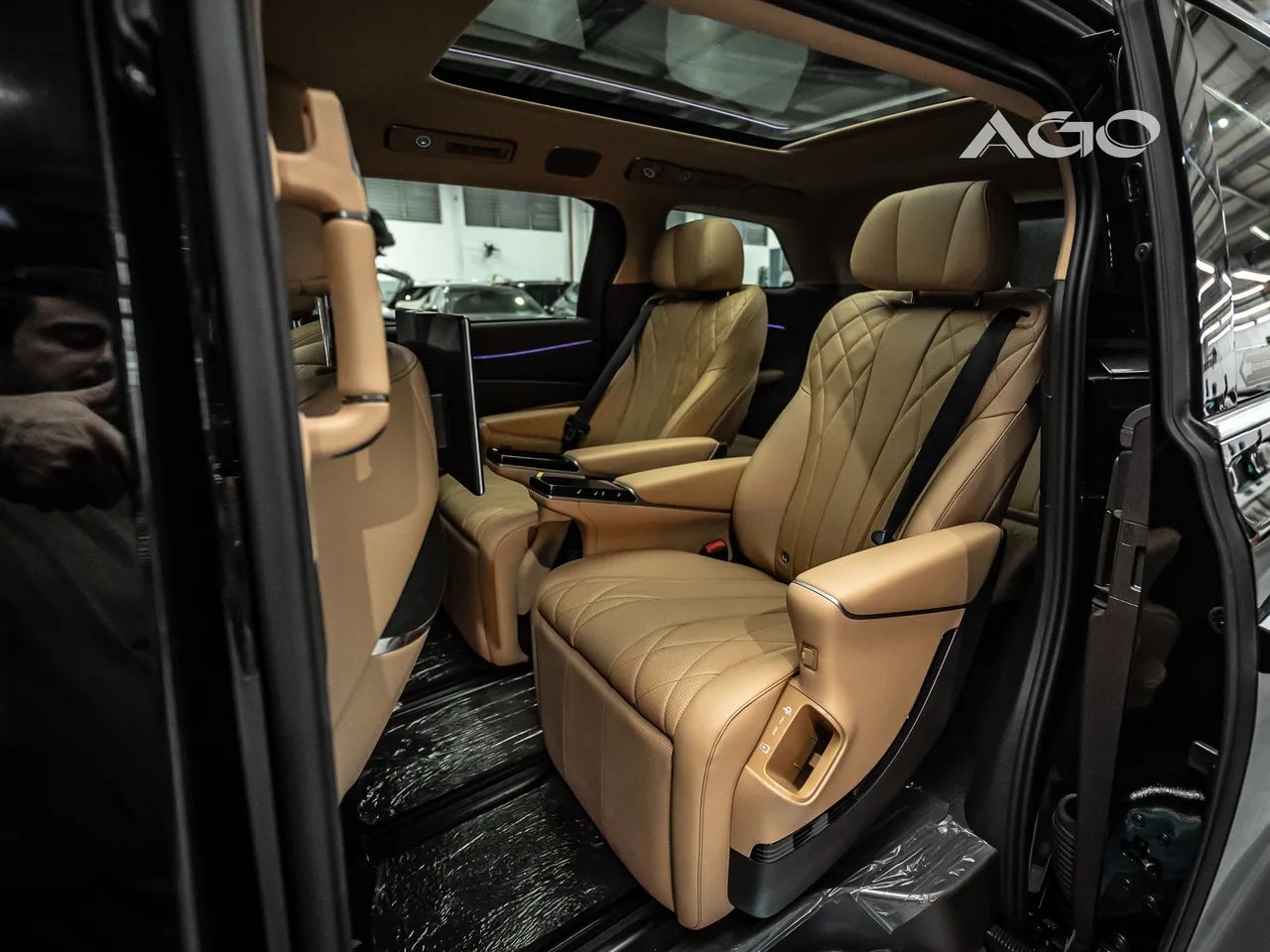 Denza D9 AWD 2027, foto 13 de 17