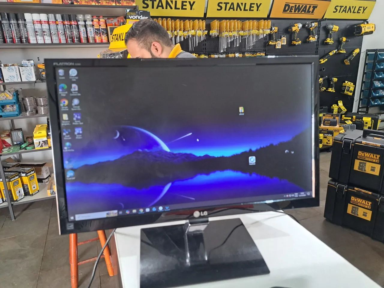 Monitor LG flatron E2260V 