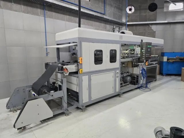 MÁQUINA DE VACCUM FORMING DE CORRENTE AUTOMÁTCA NO RJ - Foto 2
