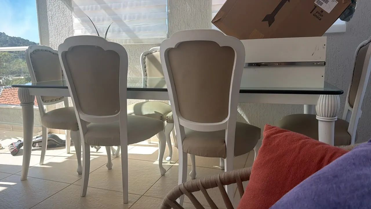 Mesa de vidro com 8 cadeiras  - Foto 2