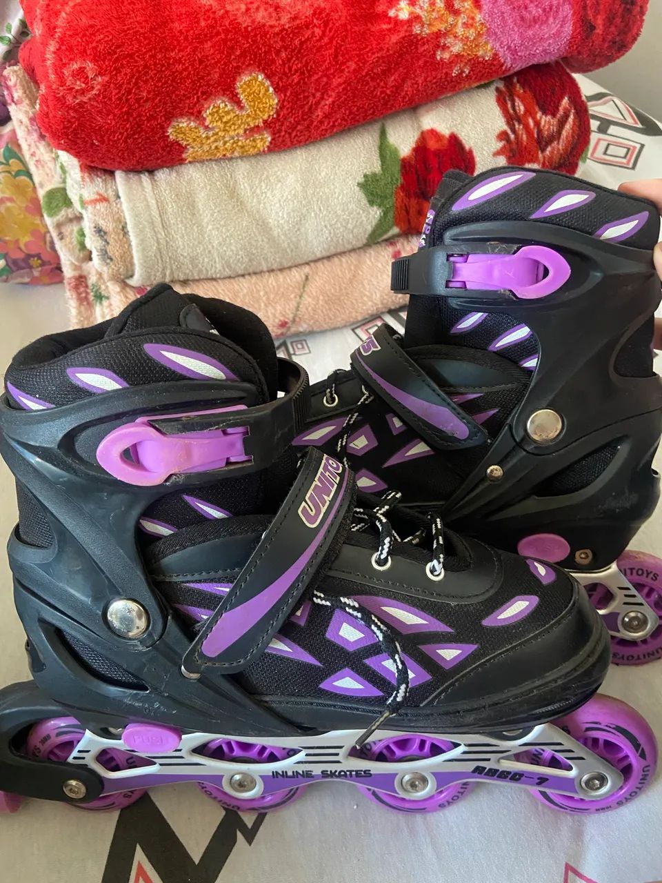 Patins roxo com preto semi novo
