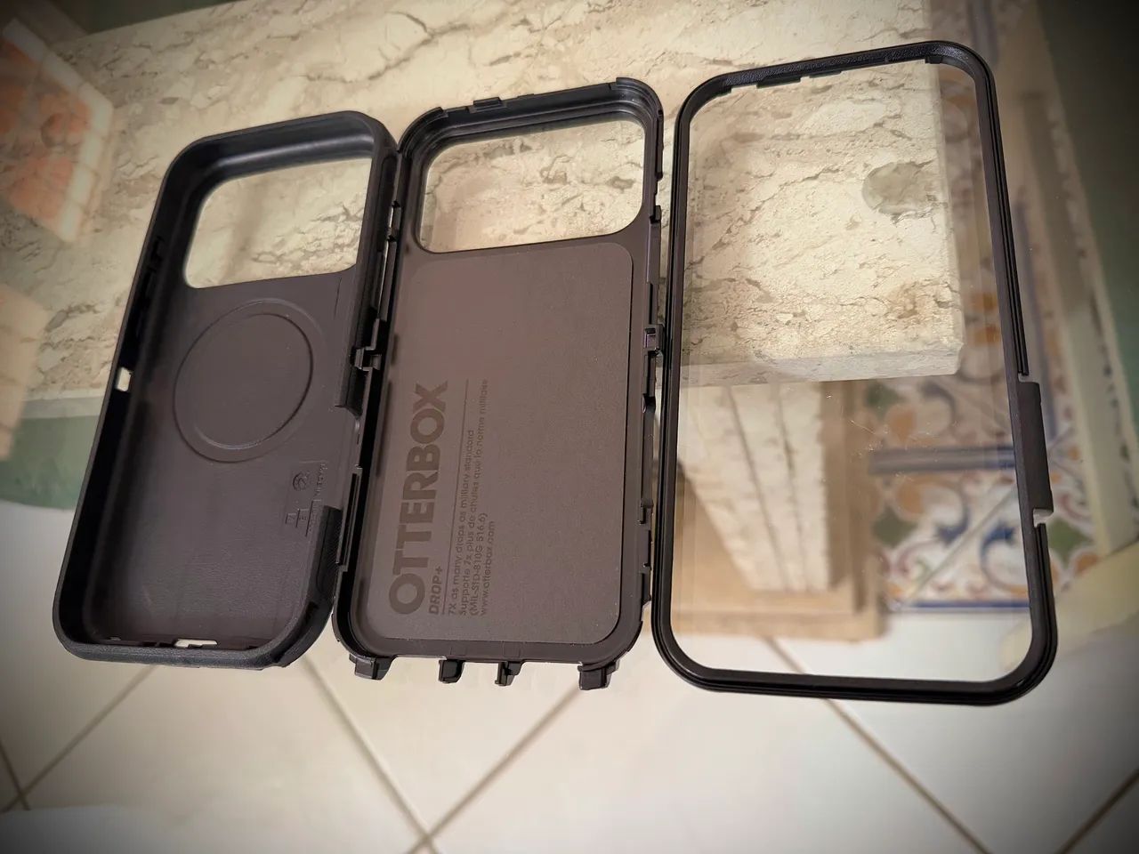 Capa Otterbox Defender PRO iPhone 17 Pro Max - Foto 3