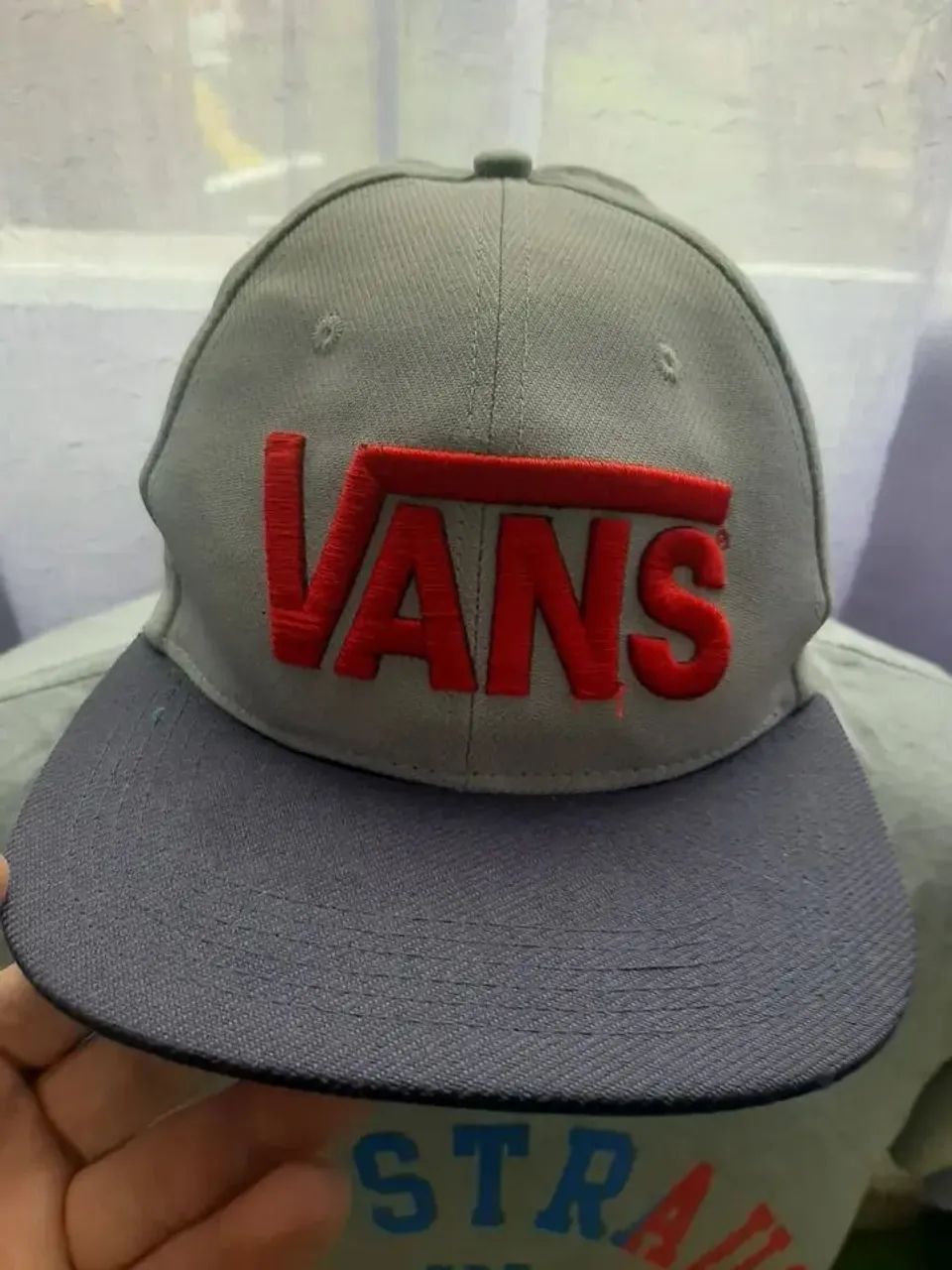 VANS  NEW ERA  BONÉ ABA RETA 