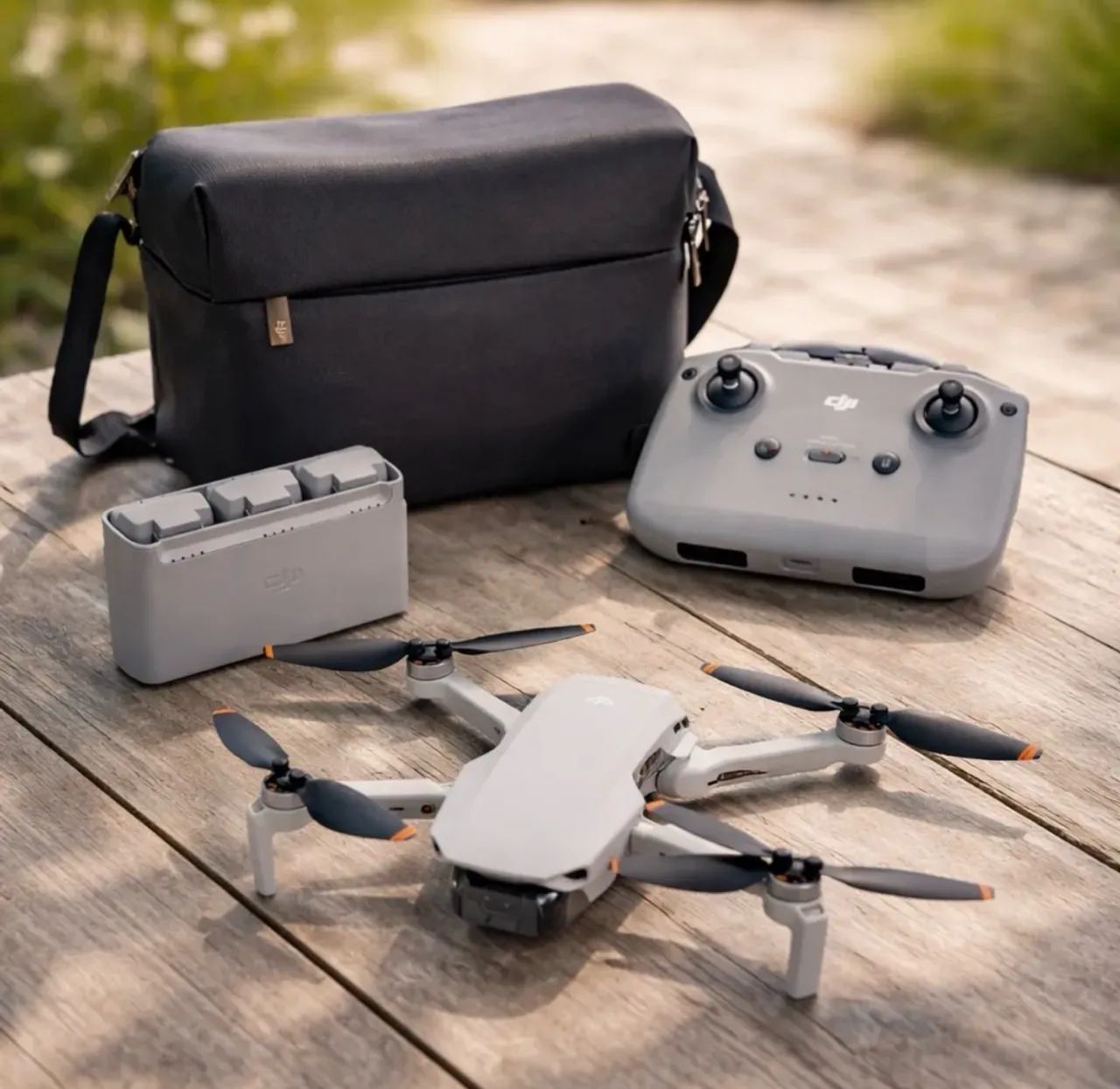 Drone Dji Mini 2 Fly More Combo 3 Baterias com Kit Fly More Cinza - Foto 4