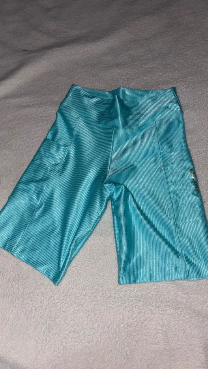 Short Azul Academia