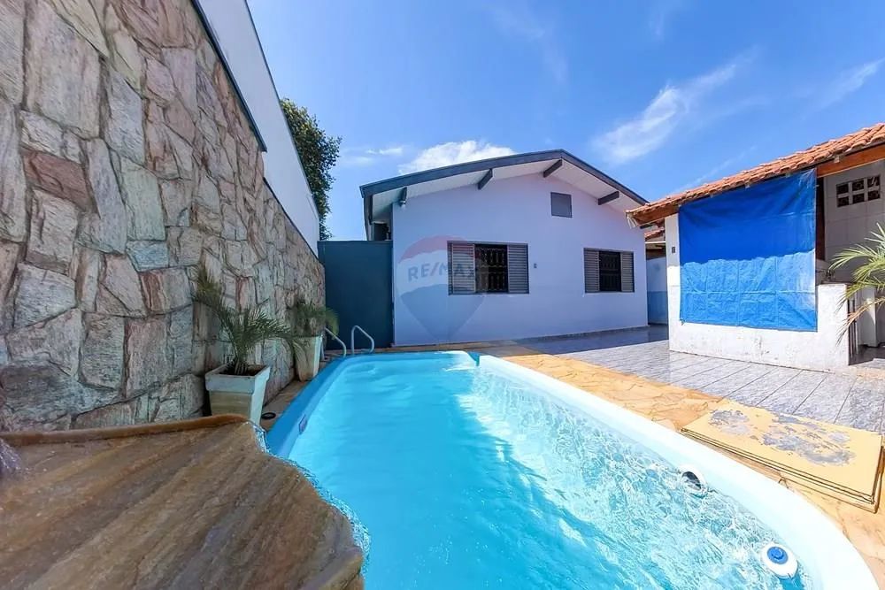 Casa Térrea com 4 dormitórios (1 suite) com Piscina aquecida - Center Martini - Araras SP.