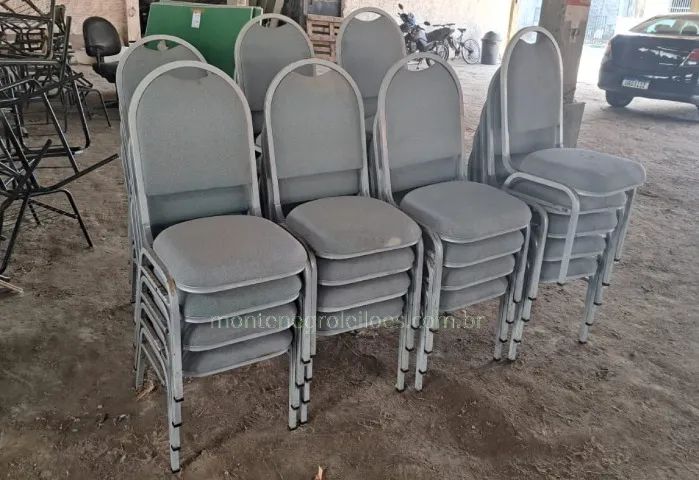 Cadeiras com estofado tipo auditório - Foto 4