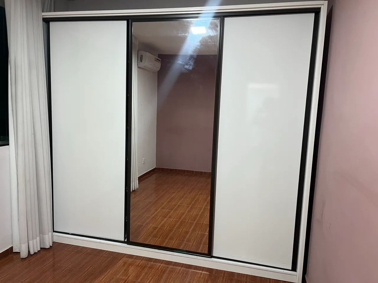 Guarda-roupa casal com espelho - Foto 4