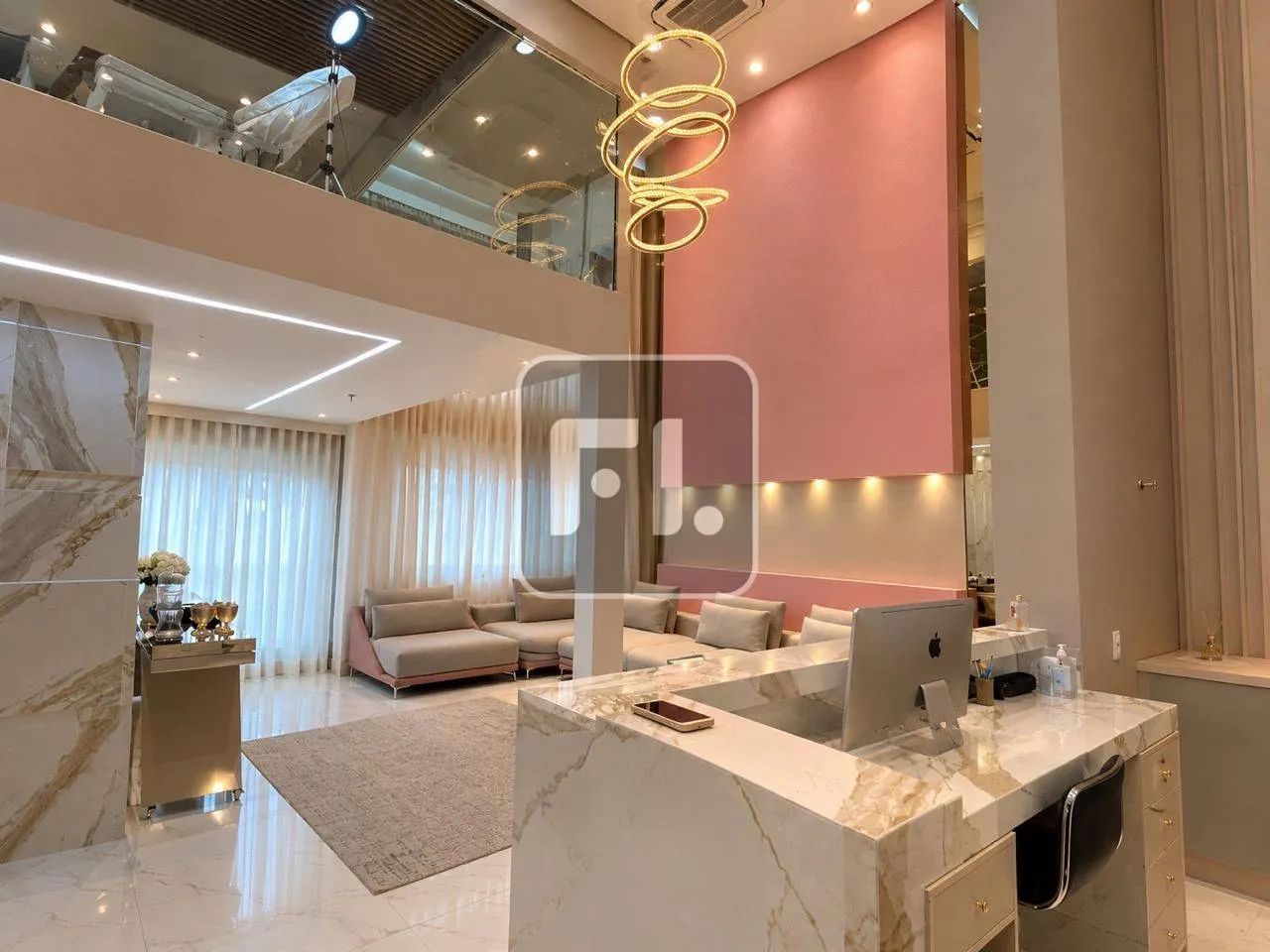 Conjunto comercial com 114 m² disponível para venda na região da Barra Funda.