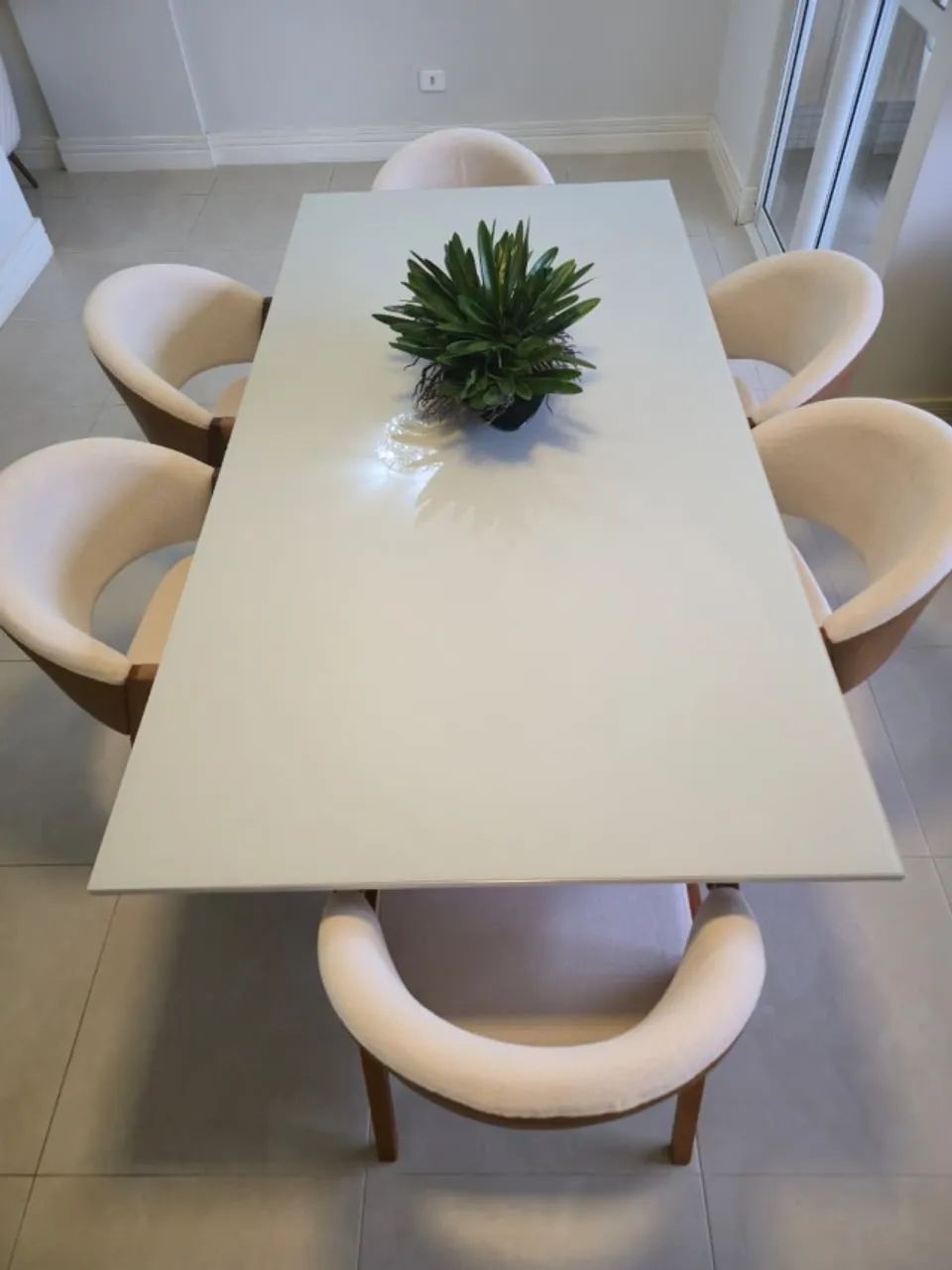 Mesa de jantar retangular com 6 cadeiras 
