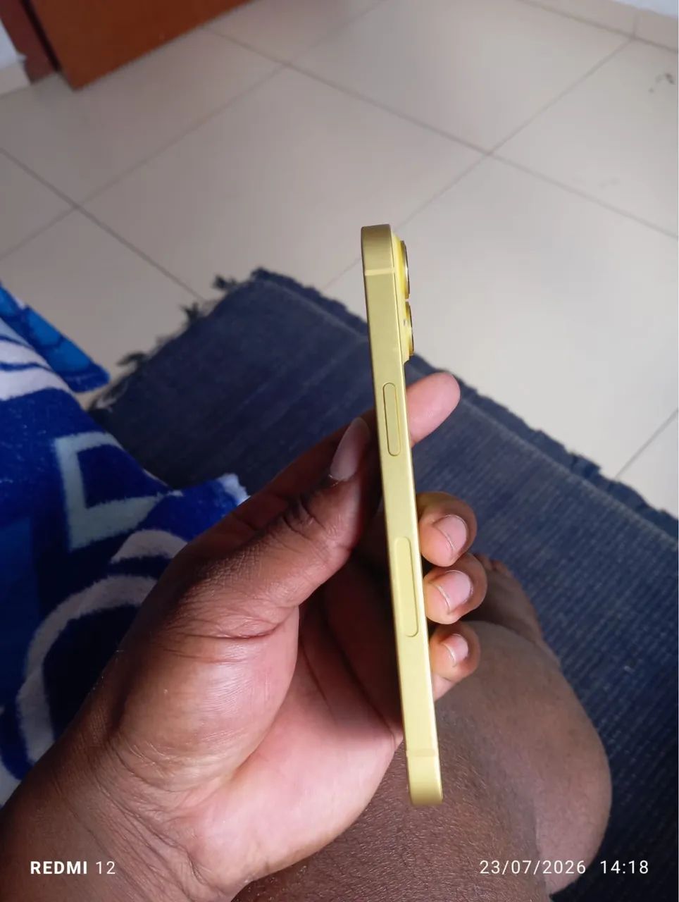  Vende-se iPhone 14 amarelo  - Foto 3