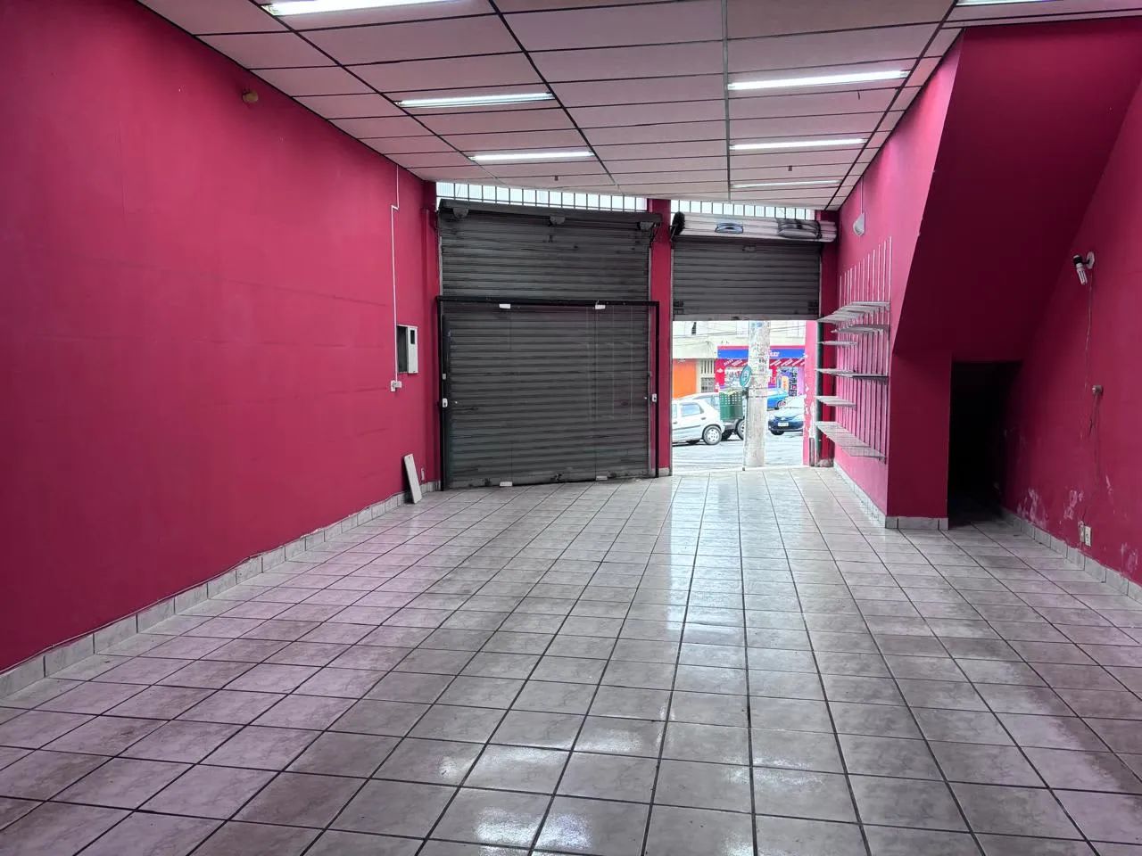 Loja na Rua Peirópolis, 7  100 m² - Foto 2