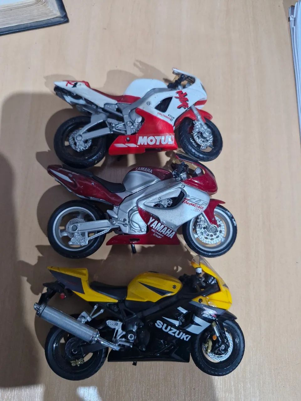 3 motos miniatura