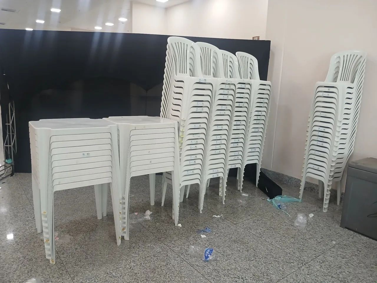 Mesas e cadeiras ( Locação) - Foto 3