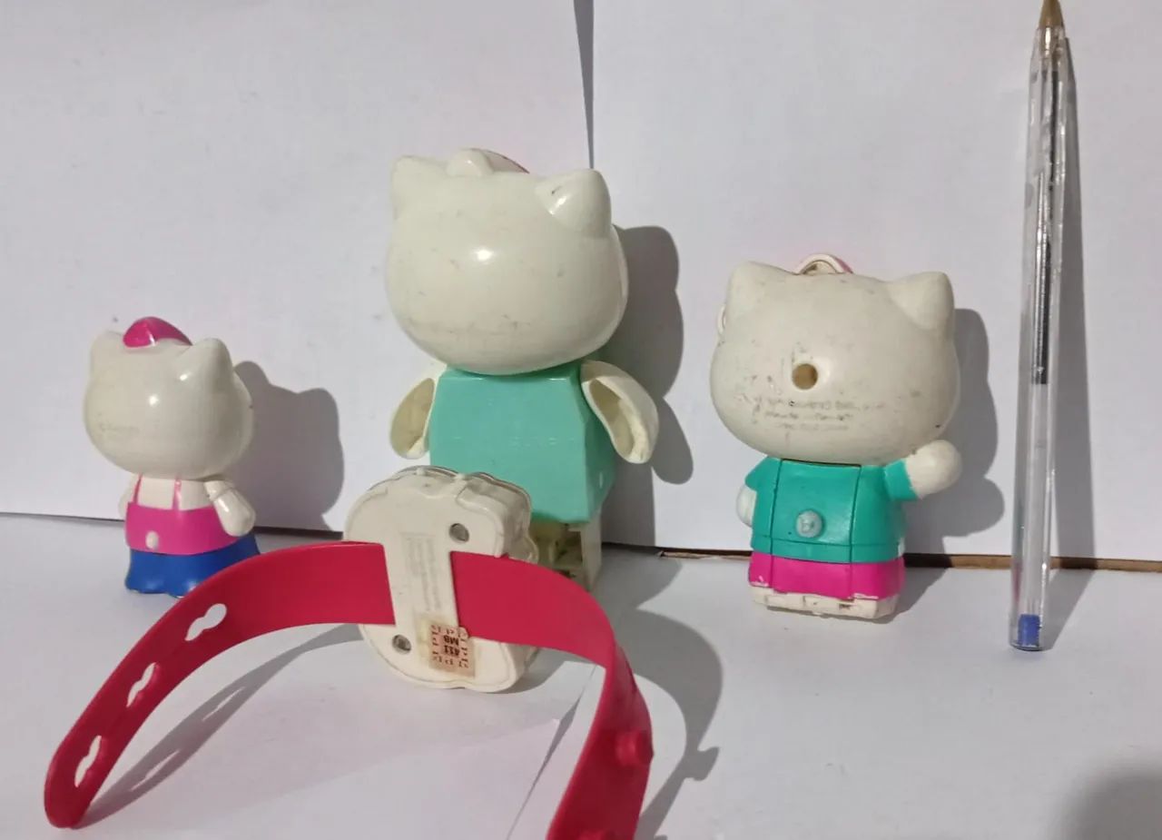 Lote de hello kittys antigas bonecas e relógio - Foto 4