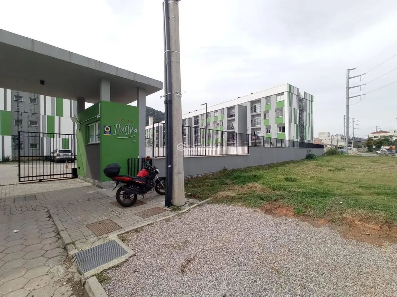 Apartamento com dois quartos e sacada com churrasqueira - Foto 2