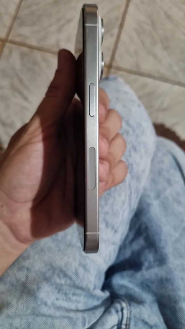 VENDE-SE IPHONE 15 PRO BRANCO  - Foto 2