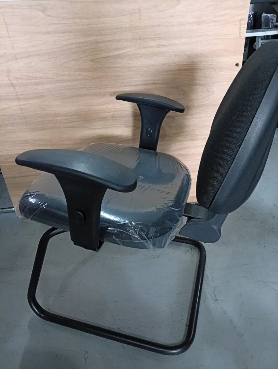 Cadeira Fixa Flexform Para Escritório - Foto 4
