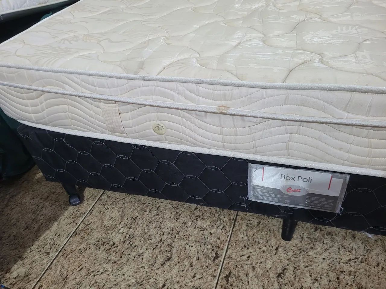 Cama Box com colchão 