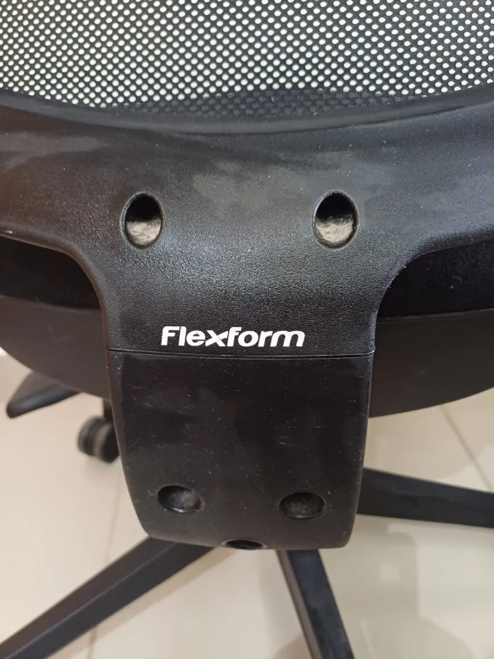 Cadeira Flexform - Uni All Black Giratória  - Foto 3
