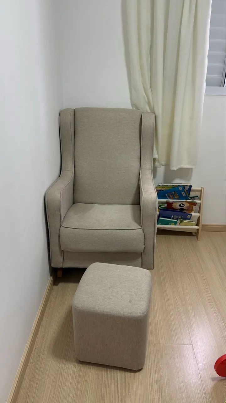 Quarto de bebê- berço, colchão, cadeira e mesinha - Foto 2