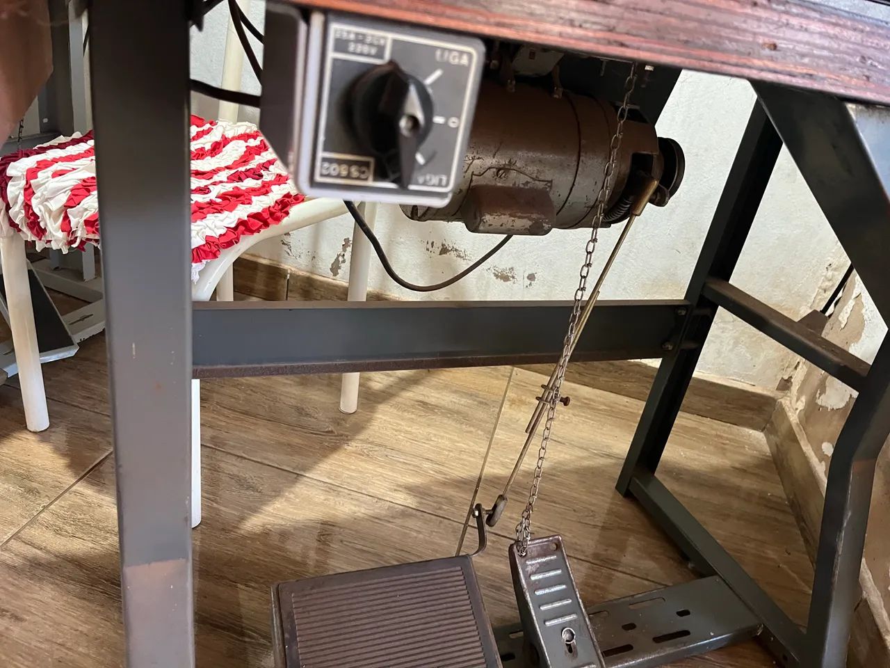 Máquina  overlock crown - Foto 4