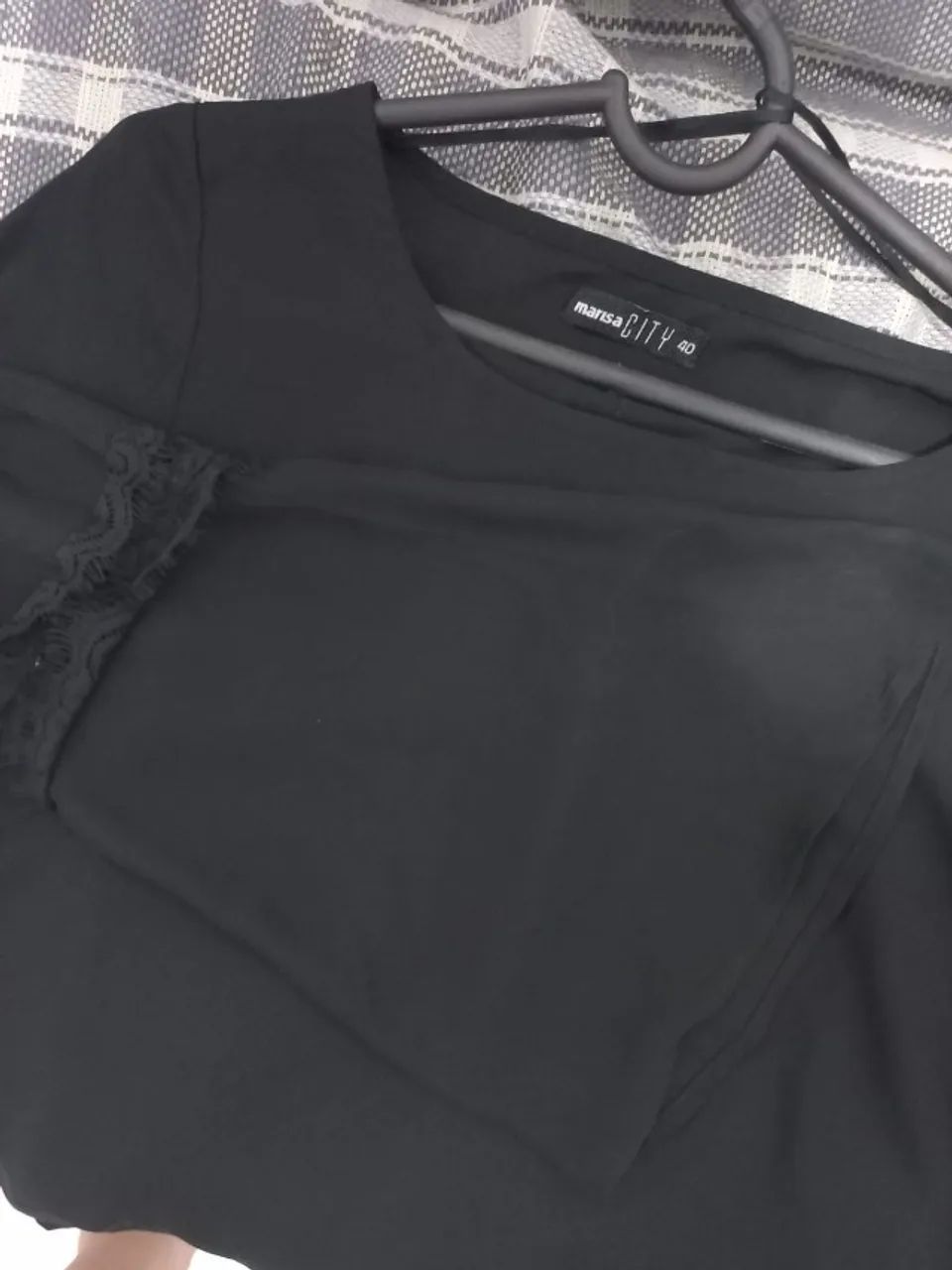 Blusa detalhe em renda - Foto 3