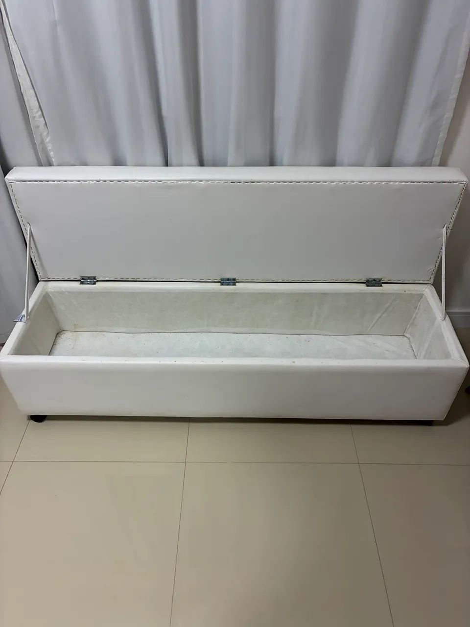 Baú MDF acolchoado em excelente estado - Foto 2