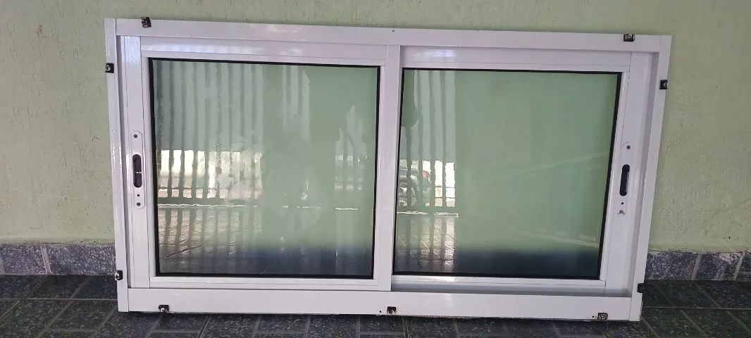 JANELA EM ALUMÍNIO 2 FOLHAS.