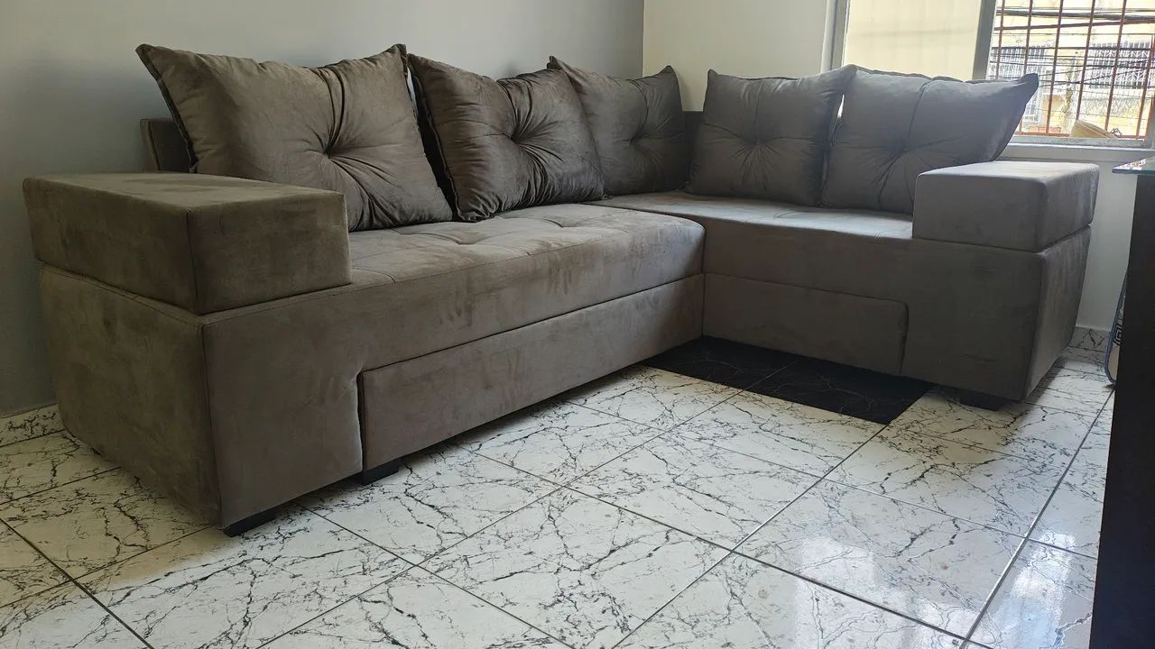 Sofá de Canto em L com Chaise - Bege/Marrom - Novo
