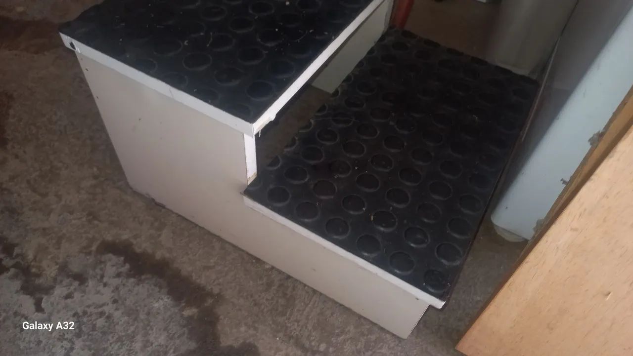 ESCADA 2 DEGRAUS TIPO BANQUETA PARA QUARTO  - Foto 3