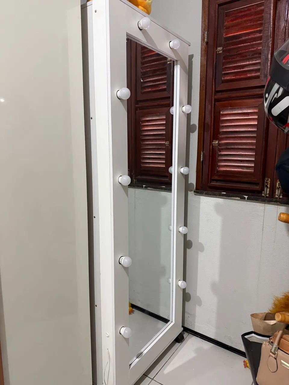 Espelho com luzes e sapateira  - Foto 2