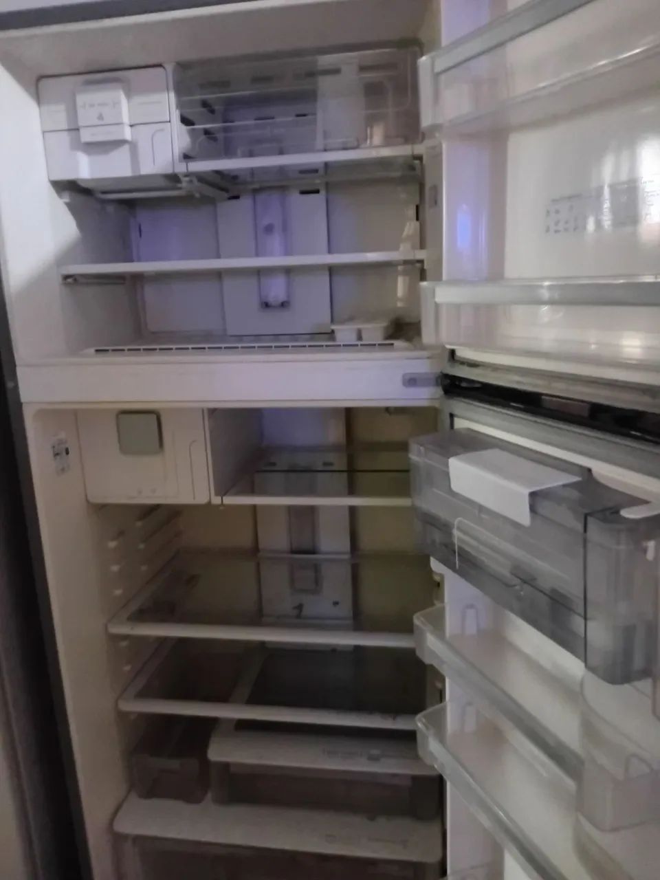 Geladeira em ótimo estado mais tanque arrumar 