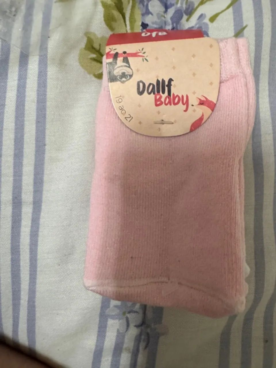 meias para bebe cor rosa e branco kit com 3 pares - Foto 2