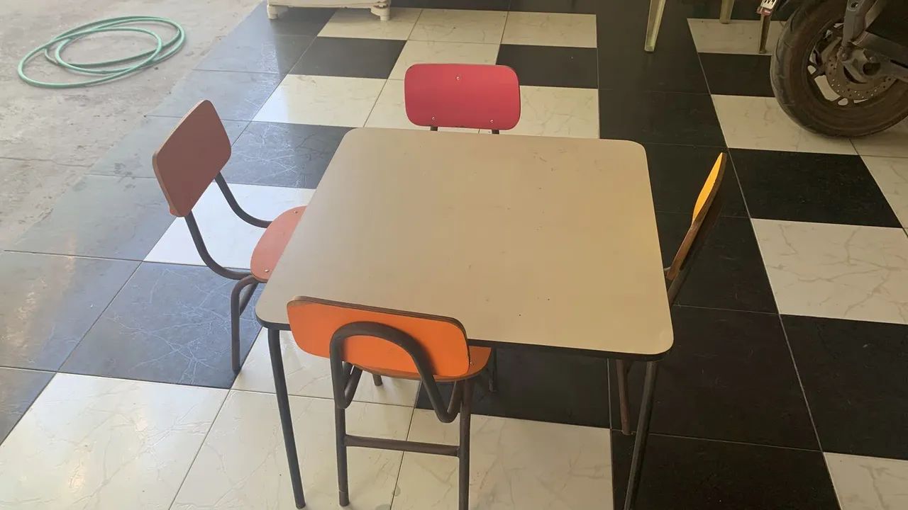 Mesa escolar infantil 