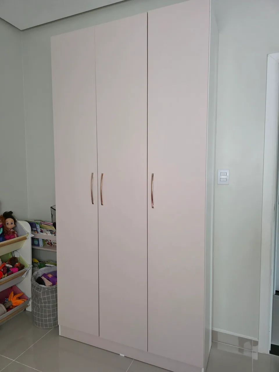 Guarda roupas infantil rosa