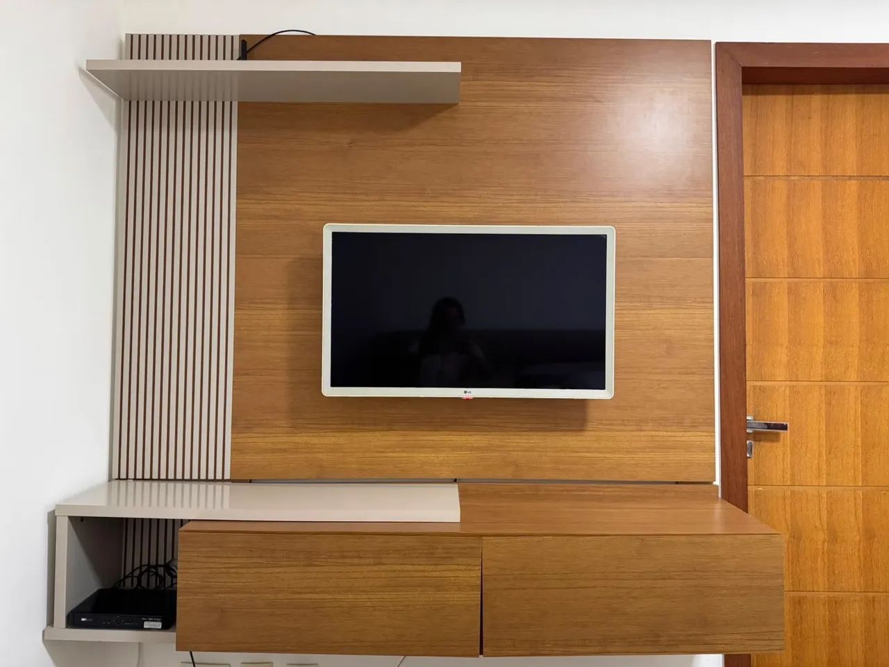 Painel para TV com armário 