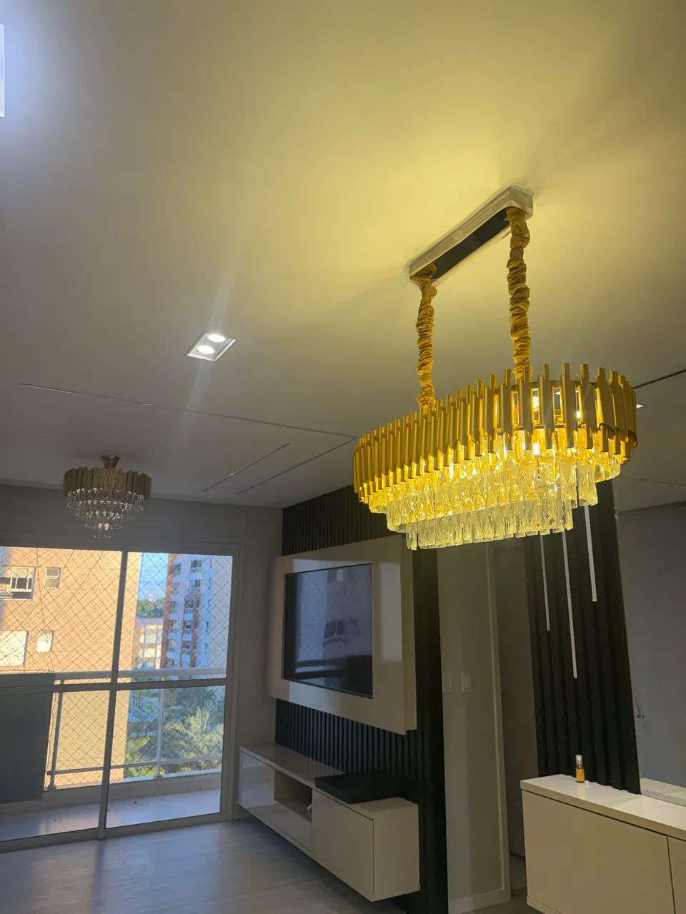 Lustre teto dourado 