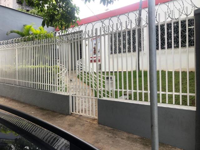 Alugo, para fins comerciais, excelente casa, na Rua Grão Mogol, número 1000, no Sion - Foto 2