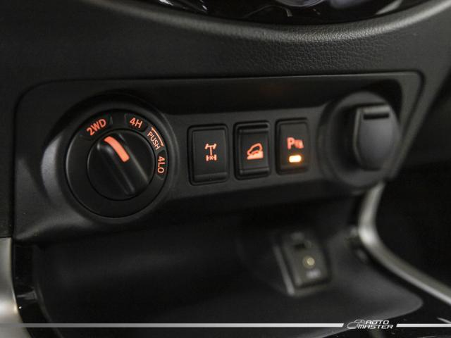 Nissan Frontier LE CD 4x4 2.3 Bi-TB Diesel Aut. - Cinza - 2018 - Foto 14