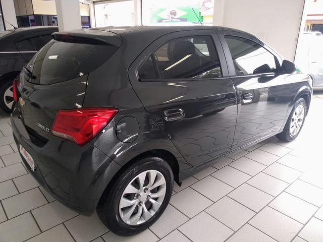 CHEVROLET ONIX HATCH LT 1.4 8V FLEXPOWER 5P AUT 2017 - Foto 6