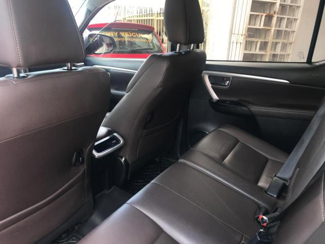 Toyota Hilux sw4 srx 4x4 2.8 TDI 16V Dies. Aut - Foto 9