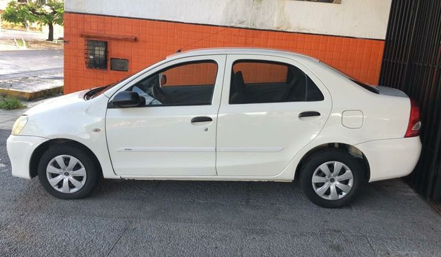 Etios 1.5 2013 - Foto 2