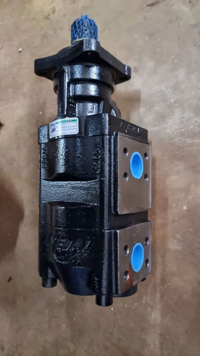 Bomba Hidráulica carregador Florestal, tenho também a tomada de força .